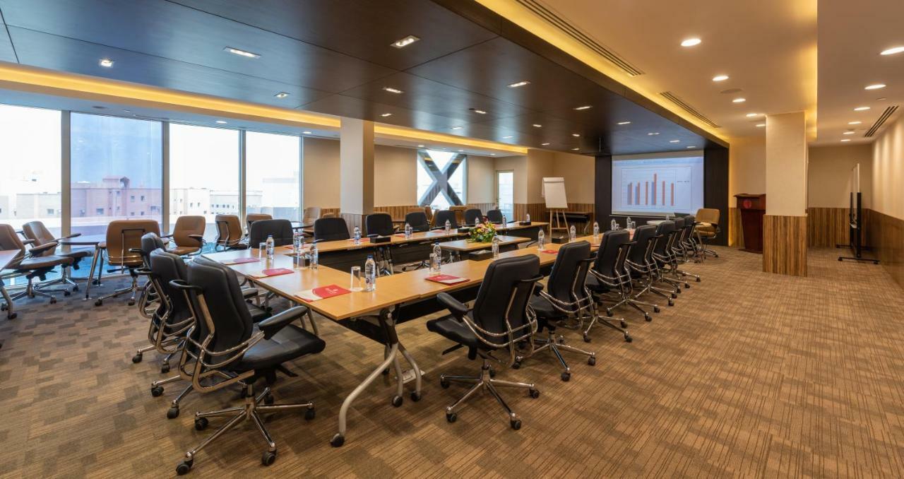 Ramada Hotel & Suites By Wyndham Al Qassim Al Bukayriah Εξωτερικό φωτογραφία Meeting room at the hotel