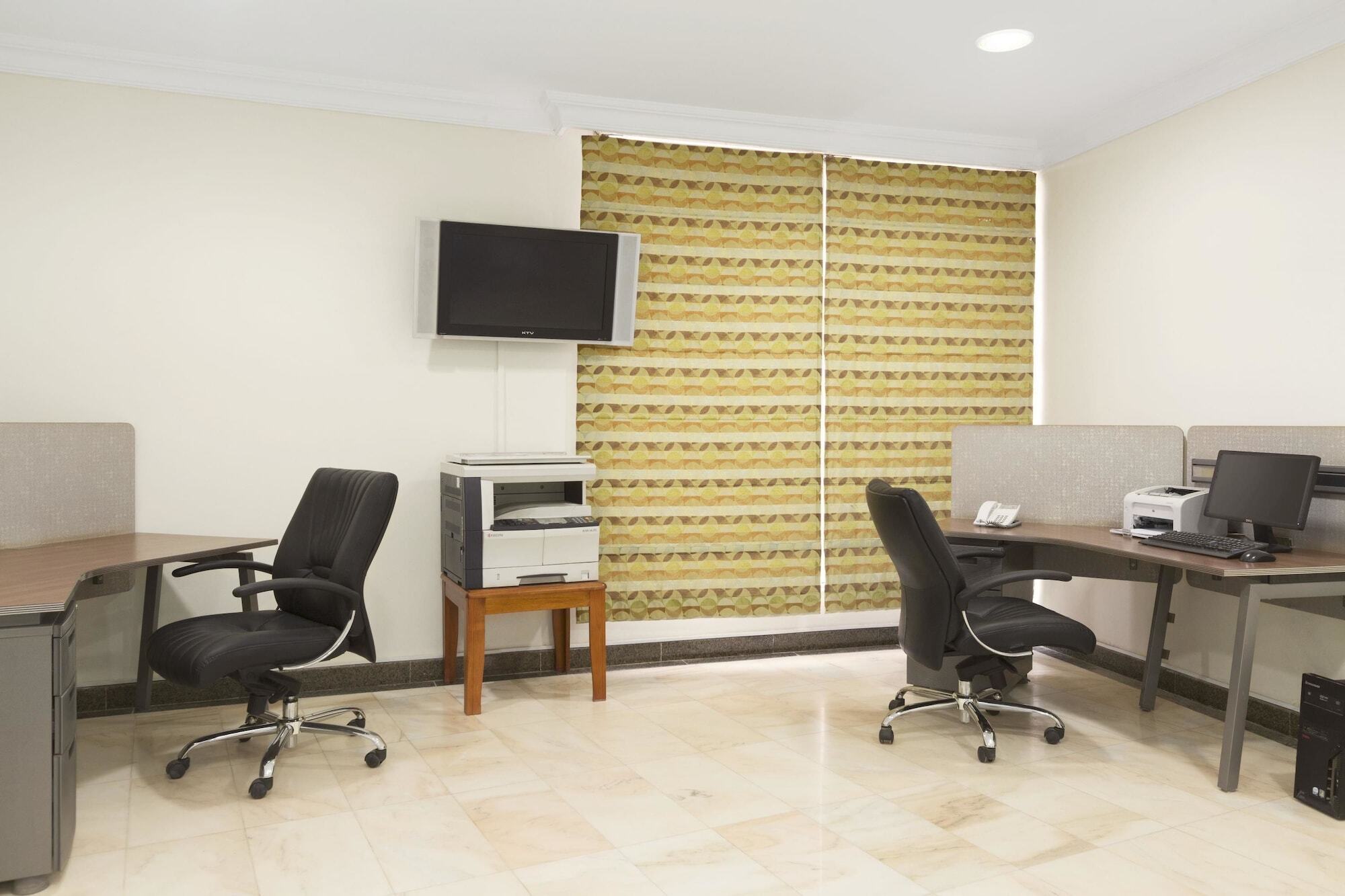 Ramada Hotel & Suites By Wyndham Al Qassim Al Bukayriah Εξωτερικό φωτογραφία Business Center